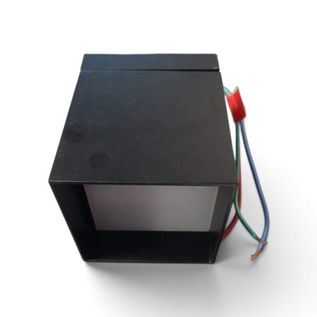 FA-14.Luminaria Sobrepor Cubo LED Preto - LM308  Medidas : 12,5cmX10cm Tensão : 220V Potencia : 12W Cor : BRANCA Temperatura cor : 2700K Drive : N/A -  LUMINI